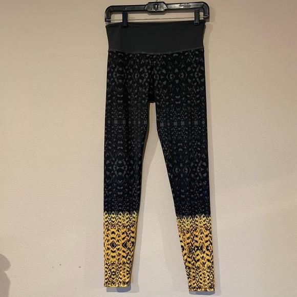 CLOSING SALE! Onzie Gray and Yellow Leggings S/M - Picture 4 of 7